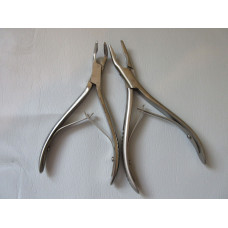 Pre-Owned Surgical Forceps x 2